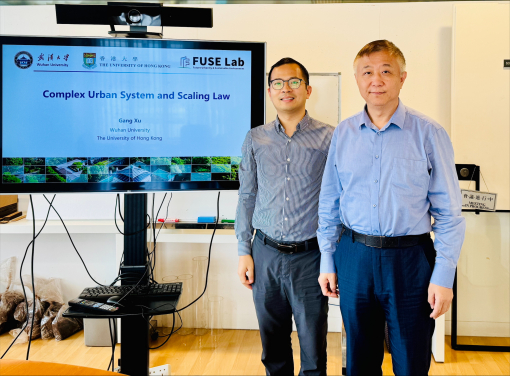 Professor Peng Gong (right), Vice-President (Academic Development) of HKU and Wuhan University researcher Gang Xu (left). 